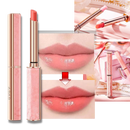 Batom hidratante de cor variável da Boatime, com acabamento rosado e textura suave, ideal para hidratação e estilo natural.