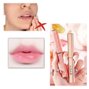 Batom hidratante de cor variável da Boatime, com acabamento em tom de pesca e rosa, em embalagem de cosméticos.
