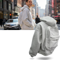 Casaco com capuz e bolso mochila integrado, veste de roupas de exterior da Ozerty France, vista frontal com detalhes do design.