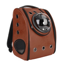 Mochila de viagem para gatos da Qtong, acessório para transporte de animais, vista lateral de mochila marrom para gatos.