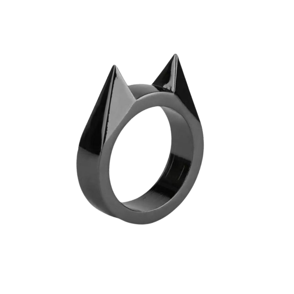 Anel de autodefesa com detalhes de orelhas de gato na cor preta, feito pela marca Dp-iot, destaque para o design de anel.