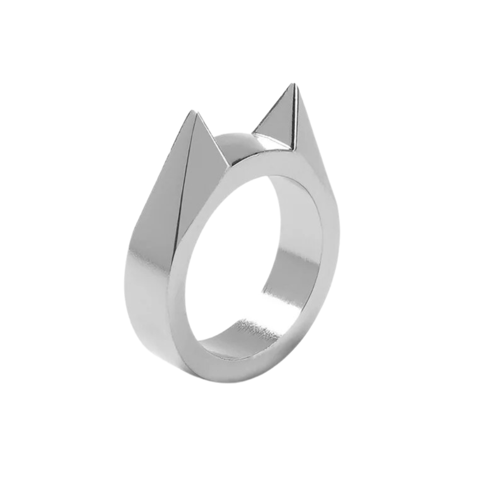 Anel de autodefesa com detalhes de orelha de gato em acabamento prateado, design de anel Dp-iot para proteção pessoal.