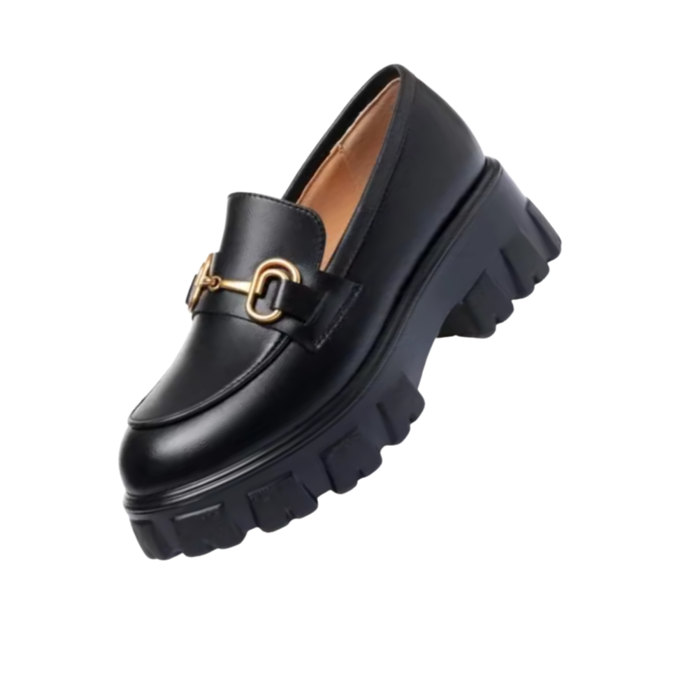 Mocassins de couro elegantes da Bcbgeneration com sola grossa, estilo moderno e acabamento matte preto.
