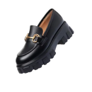 Mocassins de couro elegantes da Bcbgeneration com sola grossa, estilo moderno e acabamento matte preto.