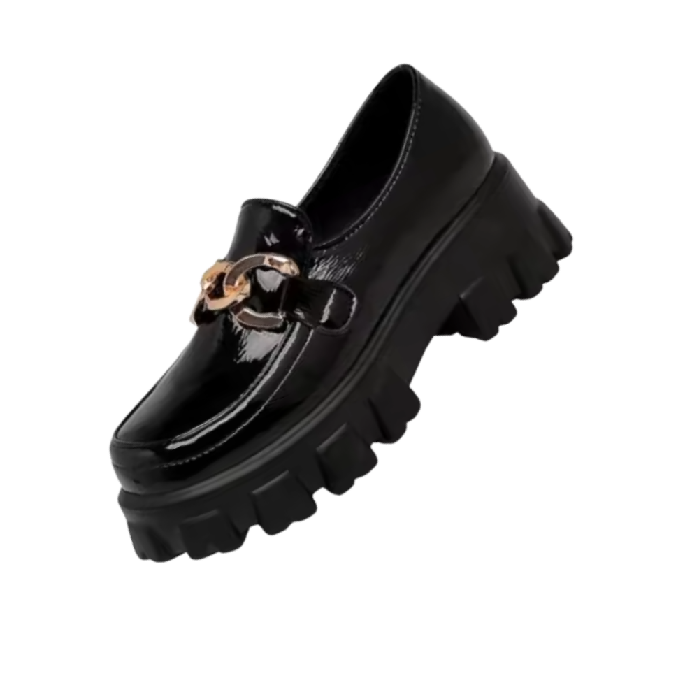 Mocassins de couro elegantes da Bcbgeneration com sola grossa, estilo chunky e acabamento brilhante preto.