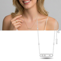 Colar clássico Bloomingdale's com três pedras móveis, design elegante e atemporal, em acabamento prateado.