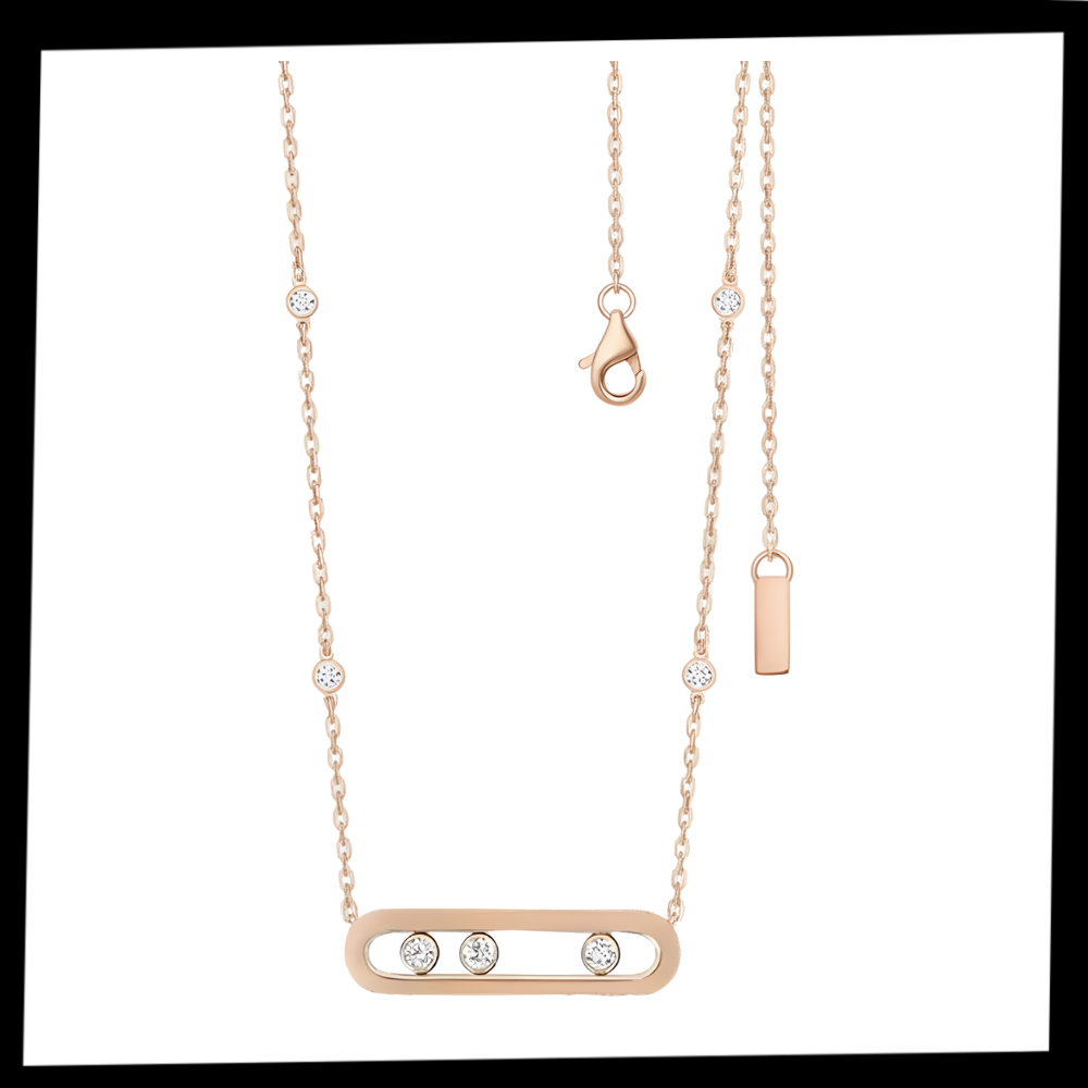 Colar clássico com três pedras móveis da Bloomingdale's, mostrando o design elegante e detalhes refinados das joias.