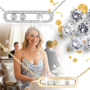 Colar Bloomingdale's com três pedras móveis, design clássico e elegante, em ouro dourado com detalhes refinados.