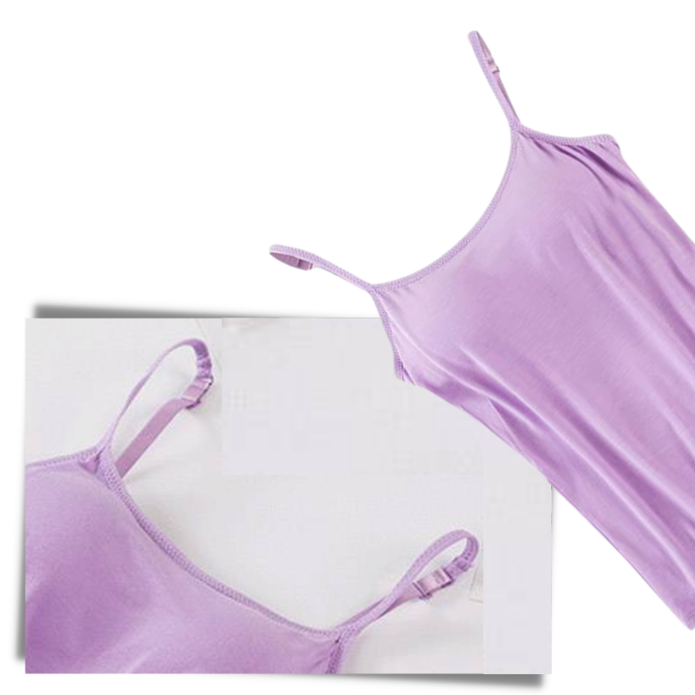 Camisola bege com suporte de sutiã integrado da marca Cn, roupa íntima confortável para uso diário.