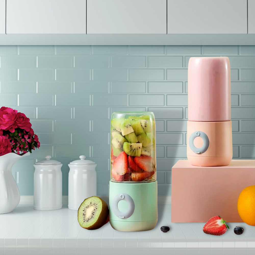 Mini mixer portátil Cofest com 6 lâminas, eletrodoméstico de cozinha rosa, mostrado em uso na imagem.