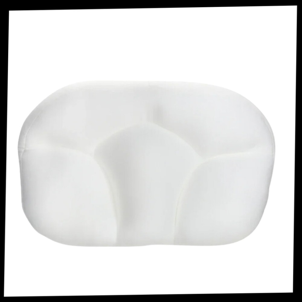 Travesseiro em forma de nuvem com microbolinhas refrescantes da Saikoo, ideal para conforto e resfriamento na cama.