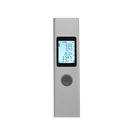 Télémètre laser digital inteligente Daakro, ferramenta de medição com display e funções de detecção, em uso.