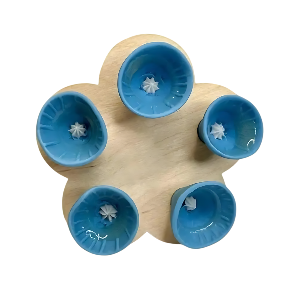 Cuba de abelha com esmalte reativo discreto azul da Wioihee, cabana para abelhas e animais selvagens, visível na imagem.