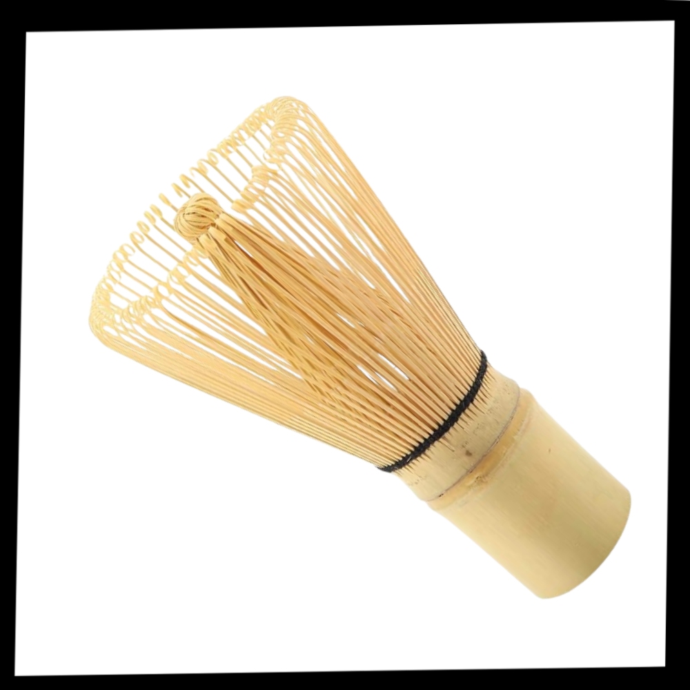 Fouet à matcha Doctor-king en bambou clair, ustensile de cuisine pour mélanger lisse et homogène le thé matcha.
