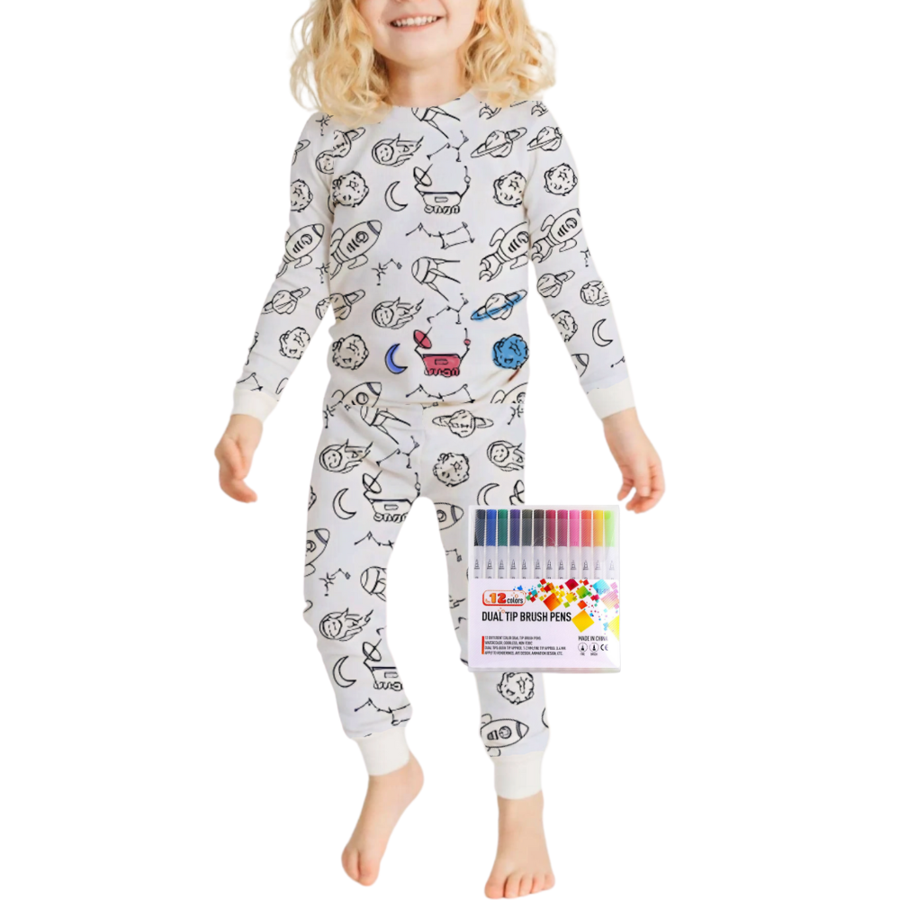Pijama à colorir da Bjutir com estampa de galáxia e desenhos de rabiscos, roupa de dormir confortável e criativa.