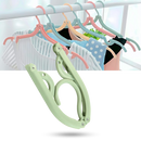 Cabides dobráveis de dupla altura para roupas, marca AB00130, ideal para organização eficiente de roupas na lavanderia.