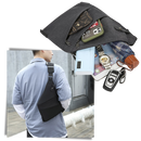 Sacoche à main étanche Eaoattm de cor preta, com alça de ombro à direita, ideal para transportar objetos com proteção contra água.