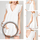 Robe elegante Hirigin em broderie anglaise com detalhes intrincados, tecido delicado e acabamento refinado.