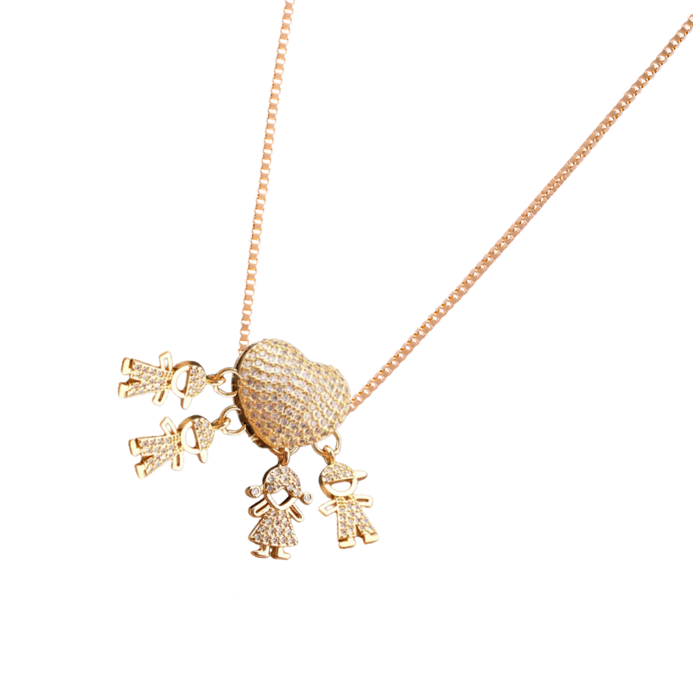 Colar elegante com pingentes de mães e filhos da marca Haribason, com detalhes delicados e charms de três meninos e uma menina.