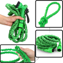 Mangueira de jardim extensível Felji com pulverizador, ideal para irrigação e cuidados com plantas ao ar livre.