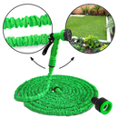 Mangueira de jardim extensível Felji com pulverizador, ideal para irrigação e cuidado de plantas ao ar livre.
