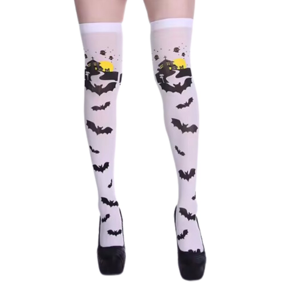 Meias de compressão Halloween com desenhos festivos de morcegos brancos, da marca Elegant Moments, para conforto e estilo em festas.