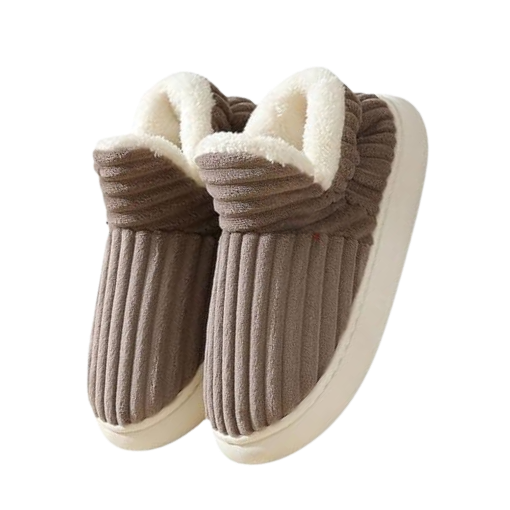 Pantuflas de interior Audeban em pelúcia macia, slip-on aconchegante, cor café, confortável para uso doméstico.