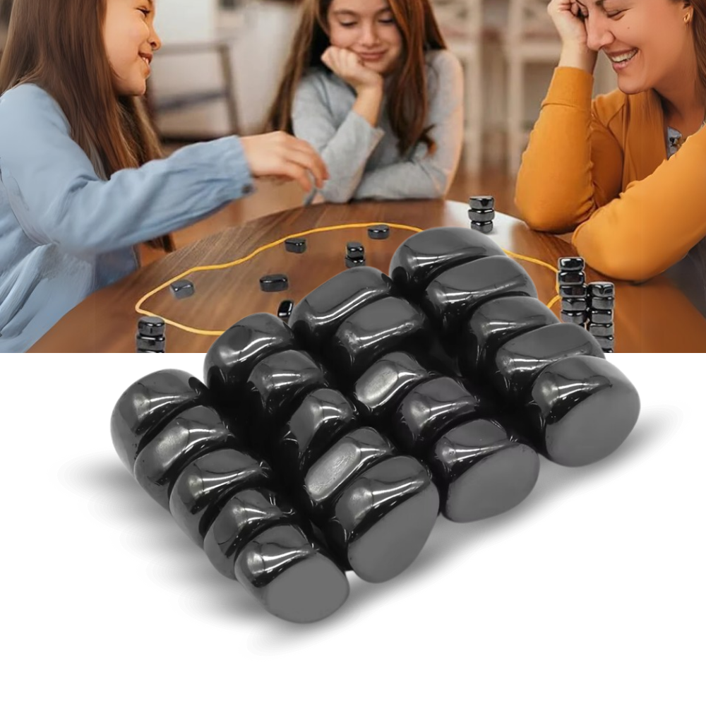 Jogo de xadrez magnético divertido e estratégico da Homyl, peças de plástico coloridas em tabuleiro de jogo de mesa.