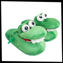 Chinelos divertidos de crocodilo Floepx, confortáveis e fofos, vistos em pacote com vários pares em tons verdes.