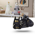 Figurinha de pelúcia animal divertida, despojada e brincalhona da marca Yiji, ideal para decoração divertida.