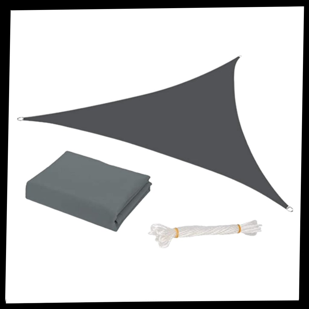 Sombrinha de exterior em formato triangular, resistente à água, marca Gear Mechanical, cor cinza, ideal para áreas ao ar livre.