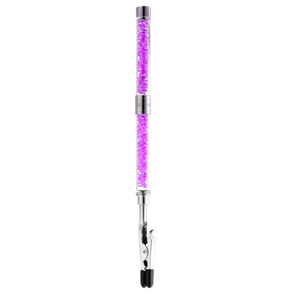 Pulseira Accroche Pedaxi com acabamento roxo, mostrada em close com detalhes brilhantes e design elegante.