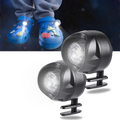 Acessório de luz à prova d'água e mãos livres para Crocs, marca Wisdom, mostrado sendo usado em um par de sapatos.
