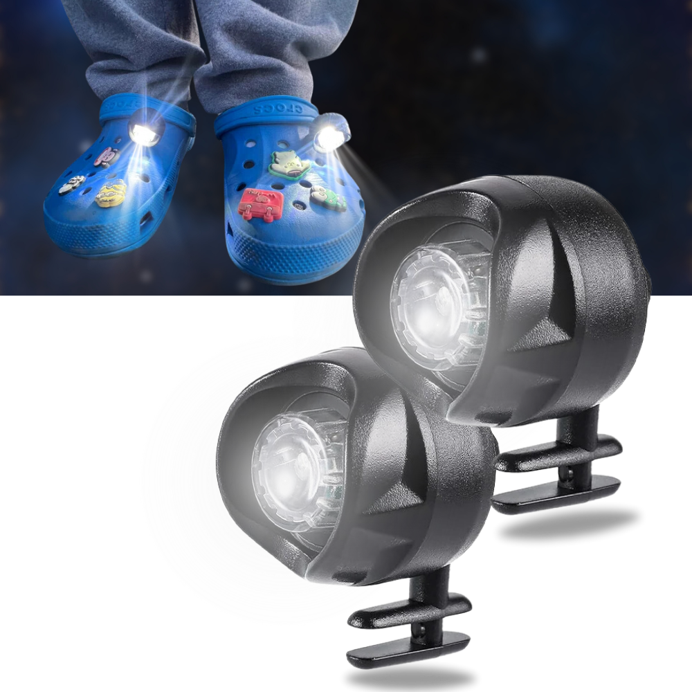Acessório de luz à prova d'água e mãos livres para Crocs, marca Wisdom, mostrado sendo usado em um par de sapatos.