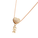 Colar elegante com pingentes para mãe, feito pela marca Haribason, exibido com detalhes delicados.