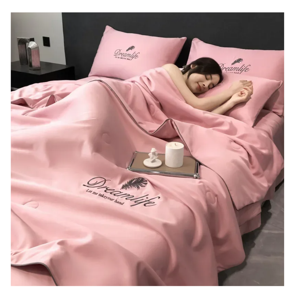 Edredom de cetim de seda glacê Betiyuaoe em tom rosa claro, textura suave e confortável para roupa de cama elegante.