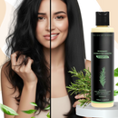 Kit de shampooing e condicionador com queratina e alecrim da John Masters Organics para cuidados capilares.