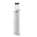 Espátula exfoliante ultrassônica para o rosto da marca Kinsei Beauty, usada para limpeza facial profunda.