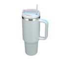Caneca grande de capacidade para carro Kowaku, com alça, em tecido azul denim, ideal para viagens e uso diário.