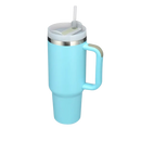 Caneca grande de artes de mesa Kowaku com alça, resistente para carro, cor azul denim, ideal para bebidas em viagens.