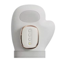 Luva de massagem Kuluzego para relaxamento com compressão térmica, branca, usada para aliviar tensão muscular e promover bem-estar.