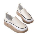 Mocassins Lacyhop leves e macios com sola plataforma bege, calçado confortável e elegante para uso casual.