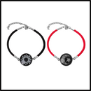 Pulseiras Luminosas para Relações a Longa Distância da Totwoo, com detalhes das duas pulseiras conectadas e iluminação suave.