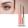 Máscara de cílios Mac Volume Intense, com efeito de escultura e volume intenso, na cor marrom moka.