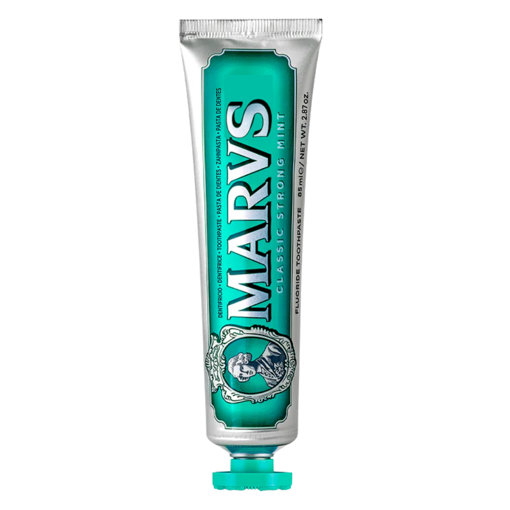 Dentifrício branqueador de menta da marca Marvis para cuidados bucais, em embalagem roxa.