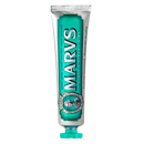 Dentifrício branqueador de menta da marca Marvis para cuidados bucais, em embalagem roxa.