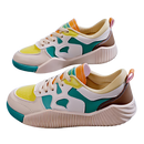 Tênis ortopédico Ielgy com design moderno, estilo casual, em cores verde e marrom com detalhes de ranhura.