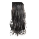 Extensão de cabelo natural com clipes na cor marrom e preto, acessório para cabelo da marca Hairdo, penteado com fios naturais.