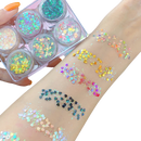 Conjunto de paillettes para rosto e corpo da marca Nyxberryt, com brilho prateado e detalhes coloridos para maquiagem e decoração.