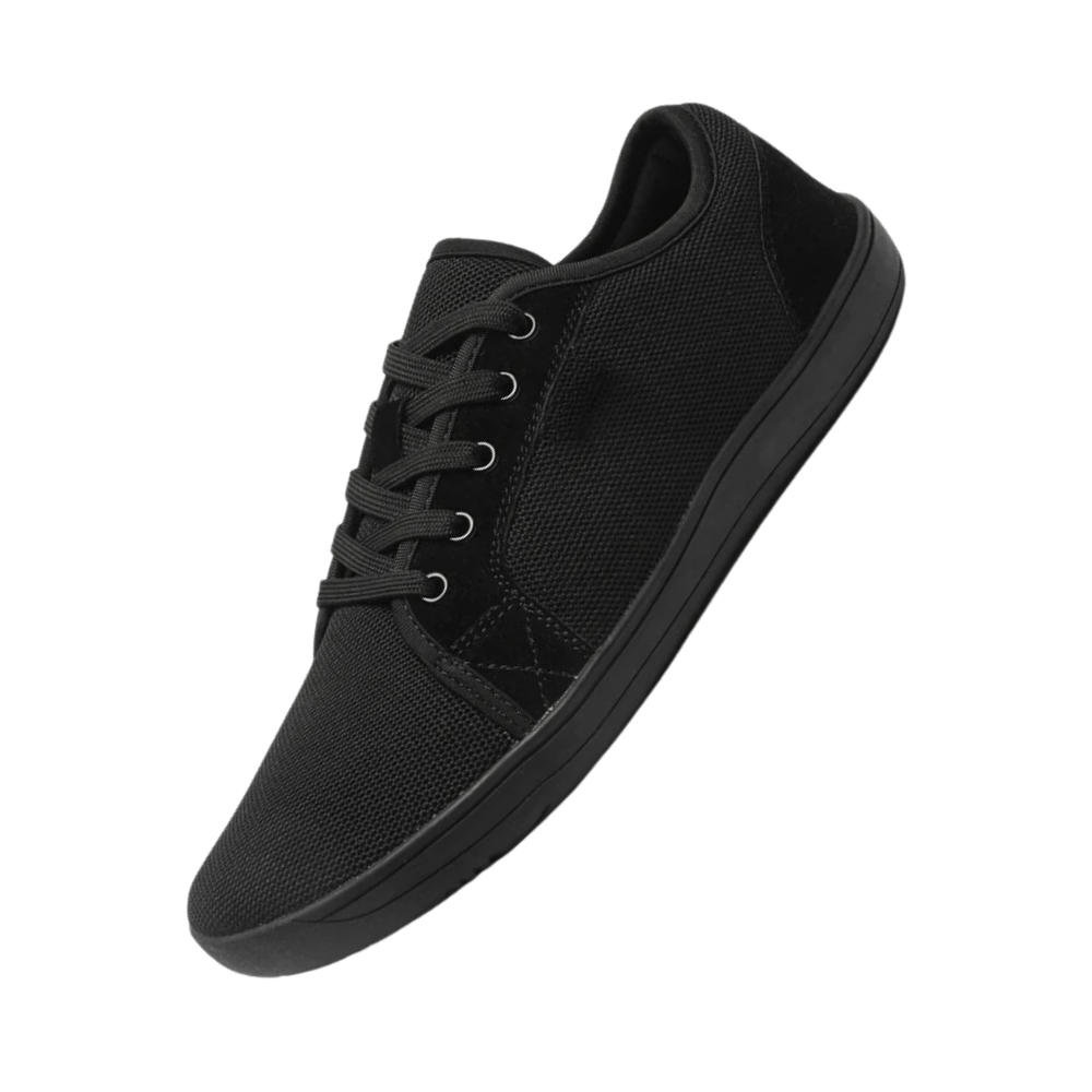 Sapatos de caminhada confortáveis e largos da Cerythrina, com design aberto e solado antiderrapante, em cor preta.